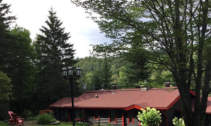 Les Pays-d'en-Haut Regional County Municipality Ski Chalet | Lakefront Chalet Sanctuary