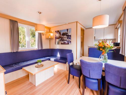 Leuken Ski Chalet | Lakefront Chalet w Terrace