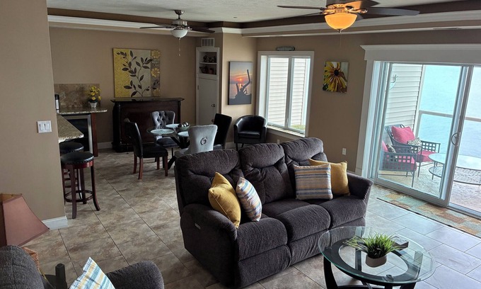 Geneva Condo | Lakefront Condo 2br/2ba #208 Indoor pool, private beach/balcony Rent 3/4th free
