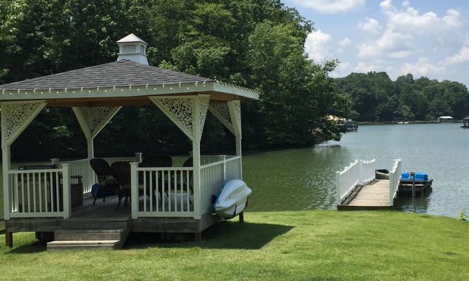 Troutman Cottage | Lakefront Cottage on a Quiet Cove plus Kayaks, Canoe & Pedal Boat