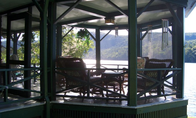 Fairlee House | Lakefront Cottage on Scenic Lake Morey