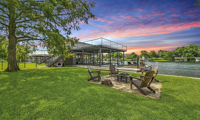 Kingsland House | Lakefront, Dock, Yard - Pet Friendly (with Fee!)