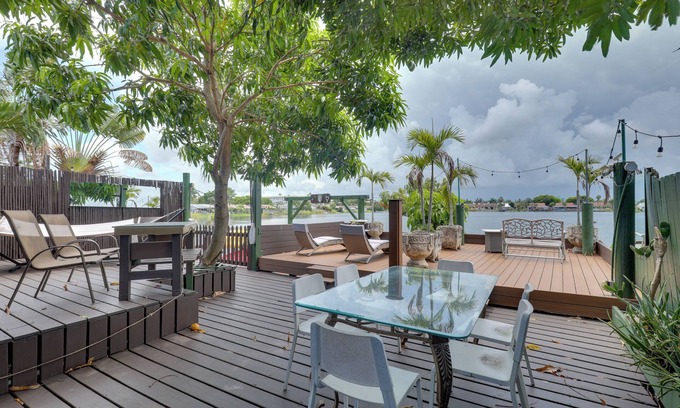 Fort Lauderdale Apartment | Lakefront Getaway w/Dock Near Las Olas Beach
