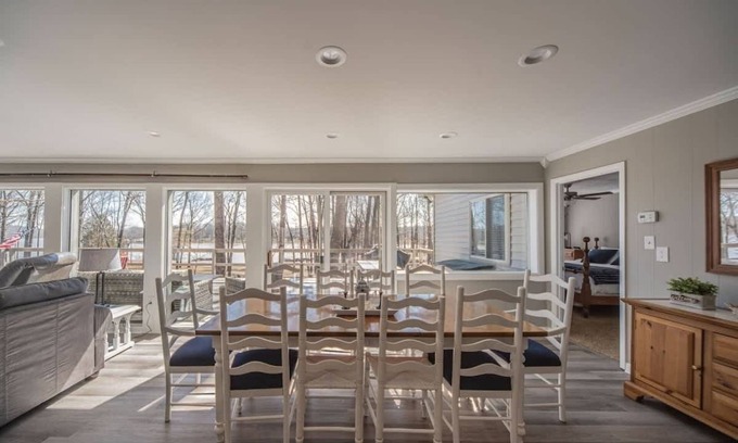 Cadiz House | Lakefront Getaway – Dock, Fishing & Swimming