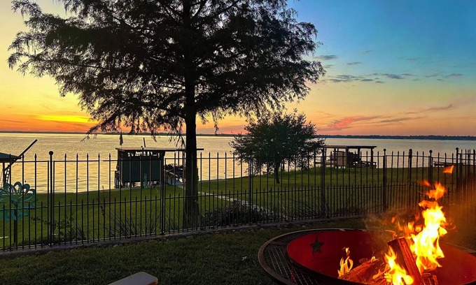 West Livingston House | Lakefront Getaway on Lake Livingston, Sleeps 18, Dock, Slide & Sunset Views