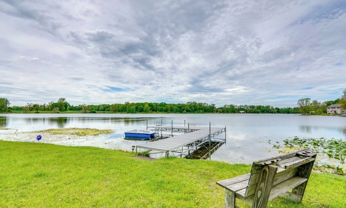 Athens House | Lakefront Getaway w/Dock in Akron