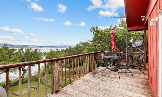 Canyon Lake House | Lakefront Getaway with Stunning Sunset Views