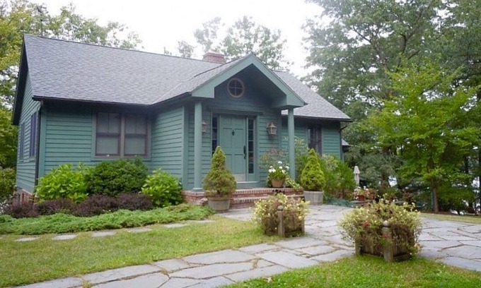 Pine Plains House | Lakefront Home in Hudson Valley Dutchess County, Pine Plains, New York