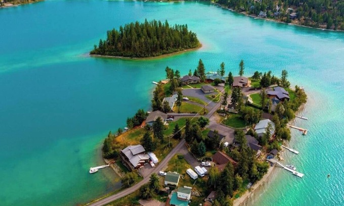 Kalispell House | Lakefront Home on Foys Lake Just Minutes From Kalispell/Glacier w/Hot tub for 6!