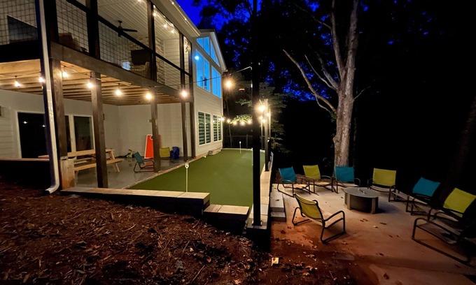 Seneca House | Lakefront home w/covered dock*Pool table*Kayak/SUP*11mi to Clemson*Hot tub