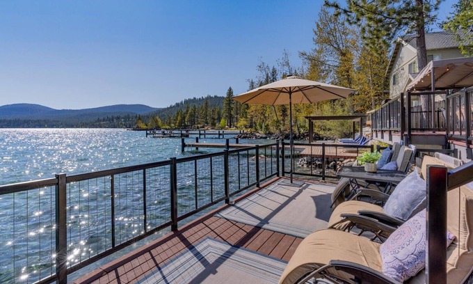 Tahoe Vista House | Lakefront | Hot Tub | Buoy | Game Room | Walk to the Beach (Steeple)