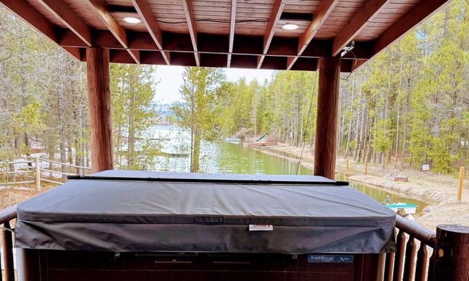 Island Park Cabin | Lakefront Hot Tub Game Room Yellowstone