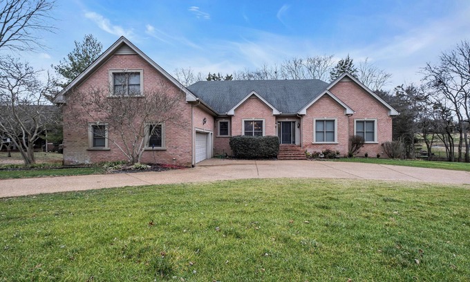 Mount Juliet House | LakeFront ♥ HotTub ♥ Dock ♥ 4BD4.5BA ♥ FreeParking