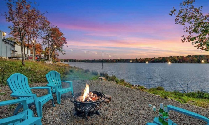 Tobyhanna House | Lakefront, Kayaks, Firepit, Hot Tub , Pool Table