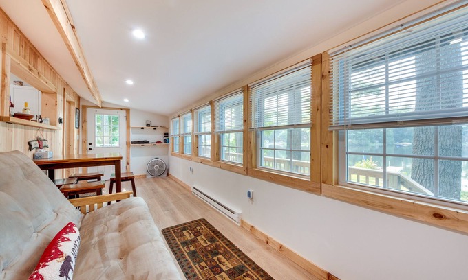 Limerick Cottage | Lakefront Limerick Cottage w/Private Beach!