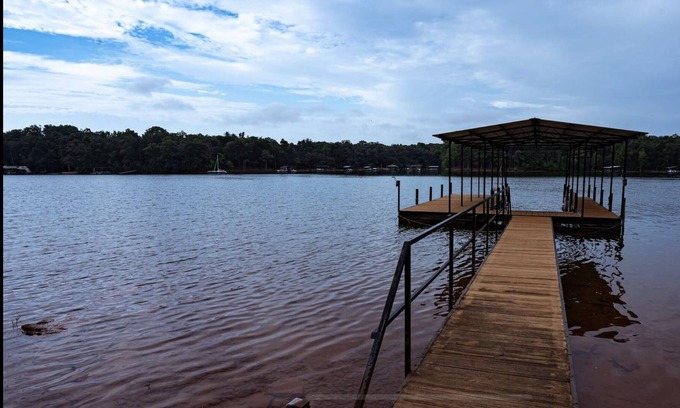 Reed Creek House | Lakefront Living at the Tranquility Estate + Private Dock + waterfront!