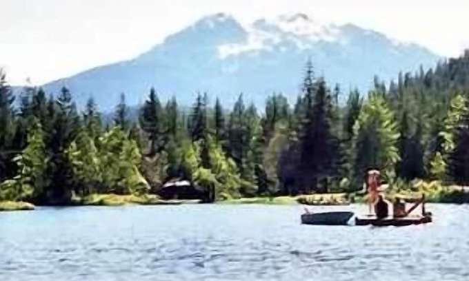 Pinecrest Estates House | Lakefront Log Home with Private Hot Tub in the Forest