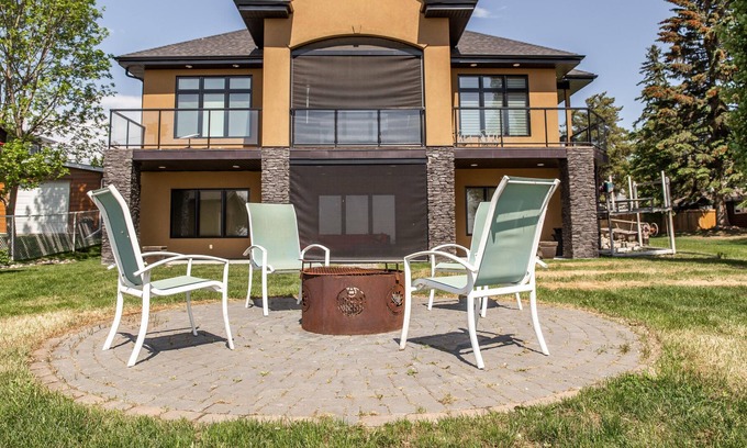 Central Alberta Cabin | Lakefront Luxury Home|AC|Fireplace|Two Ensuites