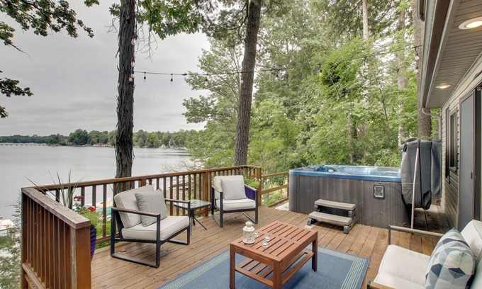 Plymouth Cottage | Lakefront Plymouth Cottage w/Private Hot Tub