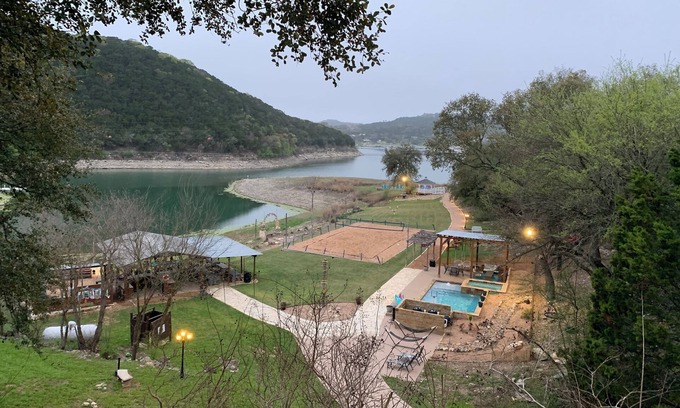 Lower Basin Lake Travis House | Lakefront/Pool & Hot Tub/NEW PICKLEBALL/Sand Volley Ball/4 acres/Sleeps 28