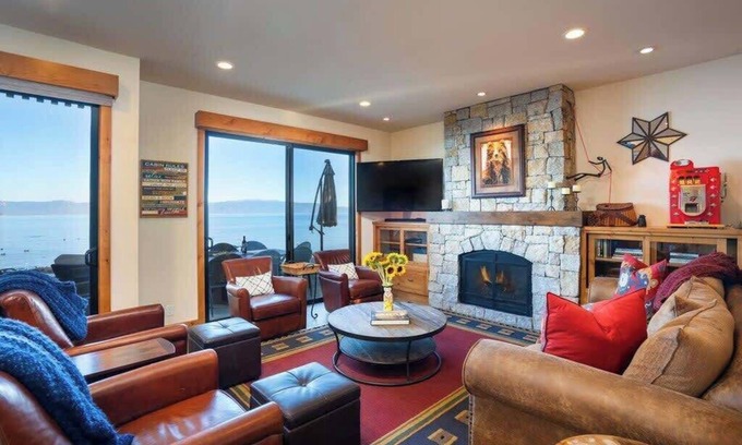 Tahoe Tavern House | Lakefront|Pool|Pier|Bouys|Pickleball|Walk to town