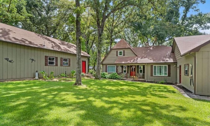Enchanted Oaks House | Lakefront Retreat, Hot Tub, Dock, Jet Ski Rental