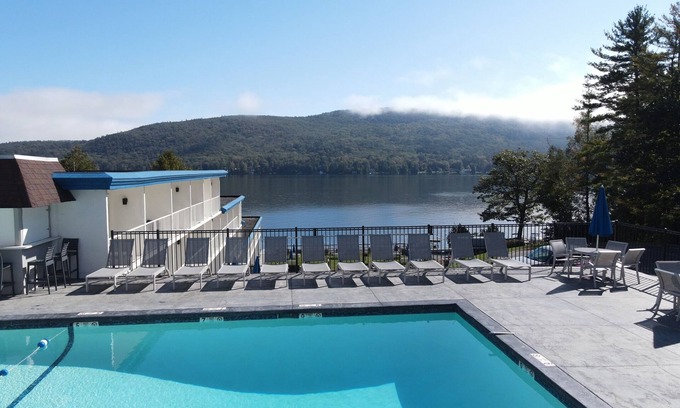 Lake George Hotel | Lakefront Terrace Resort