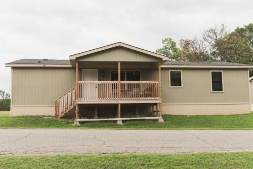 Mead House | Lakefront The Bunkhouse - 32