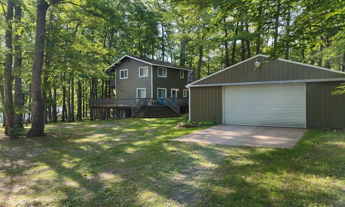 Higgins Lake House | Lakehouse with access to Higgins Lake