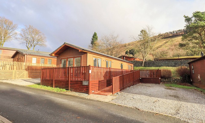 Troutbeck Cottage | LAKELAND VIEW LODGE, pet friendly, with hot tub in Windermere