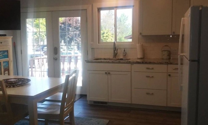 Ludington Cottage | Lakelure Cottages - Bluegill