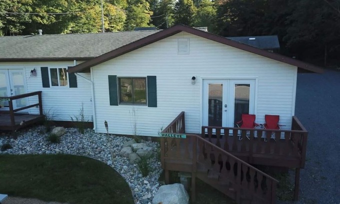 Ludington Cottage | Lakelure Cottages - Walleye