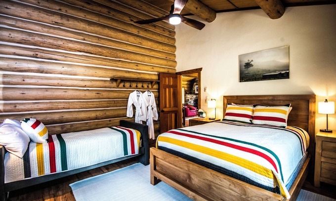 Ennis Cabin | Lakeshore Cabins and Campground