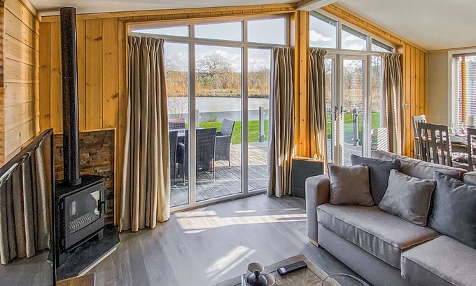 Woodhall Spa Ski Chalet | Lakeside 14 Casa Pet Friendly