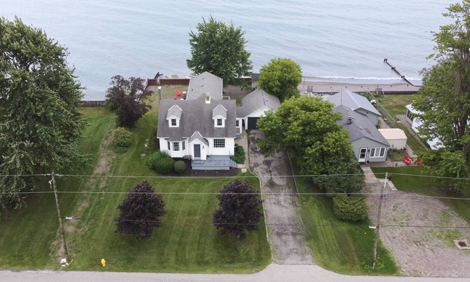 Harwich Cottage | Lakeside Cottage