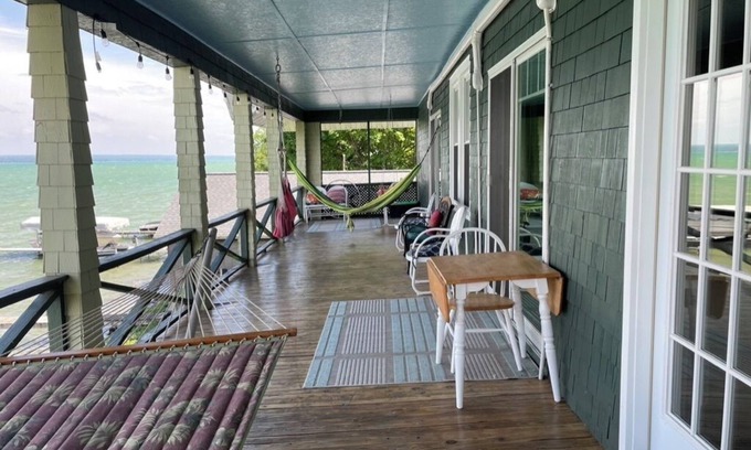 Sennett House | Lakeside Cottage in Historic Seneca Falls