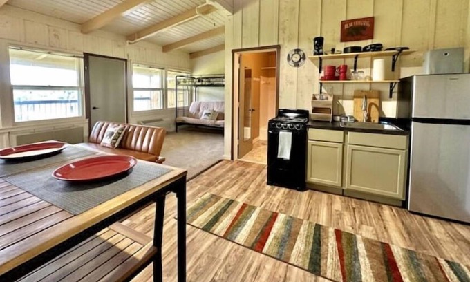 Hill City Apartment | Lakeside Duplex with Lake View