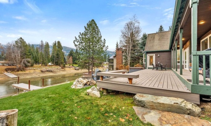 Sagle House | Lakeside Escape in Sagle w/Mountain Views