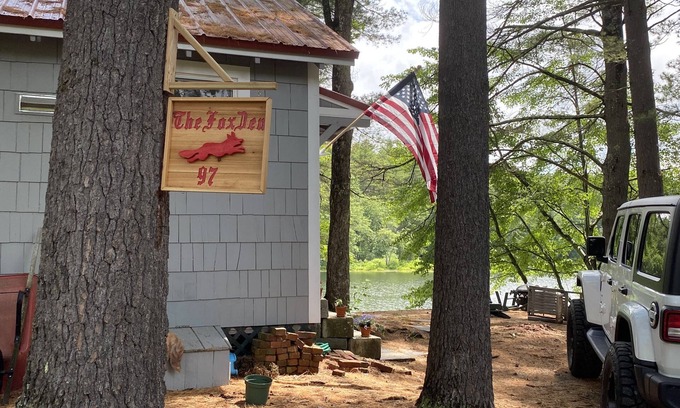 Warner Cottage | Lakeside home. Fishing, paddle boarding, swimming, and easy lake fun.
