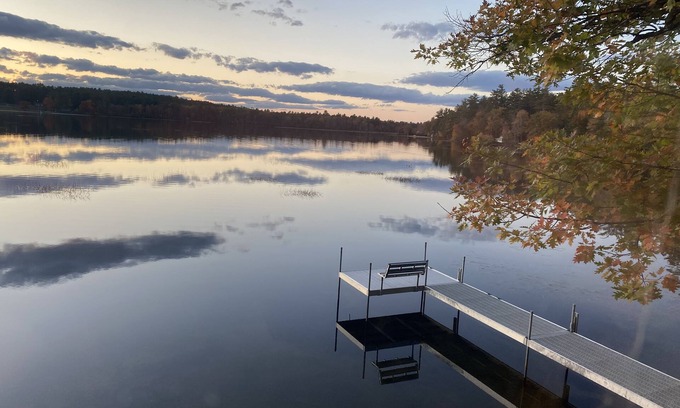 Poland House | Lakeside house with a separate bunkhouse