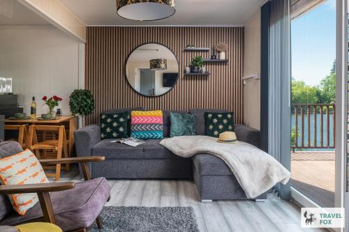 Bont Newydd House | Lakeside Lodge