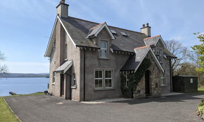 Lisnarrick House | Lakeside Lodge - Magnificent Rural Setting