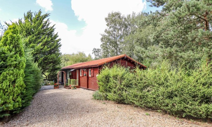 Tattershall House | Lakeside Lodge Retreat