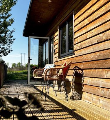 Pershore Cabin | Lakeside Lodge- 'Swallow'