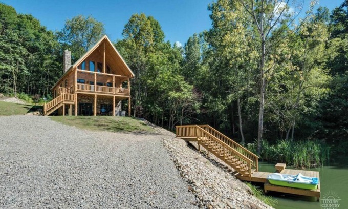 Keene Cabin | Lakeside Log Cabin | Hot Tub Arcade Views