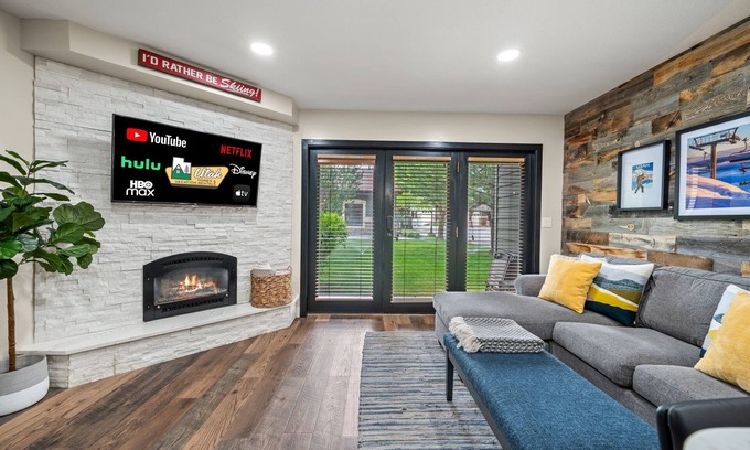 Ogden Condo | Lakeside Luxury LS3 | Pool | Hot Tub | Pickleball