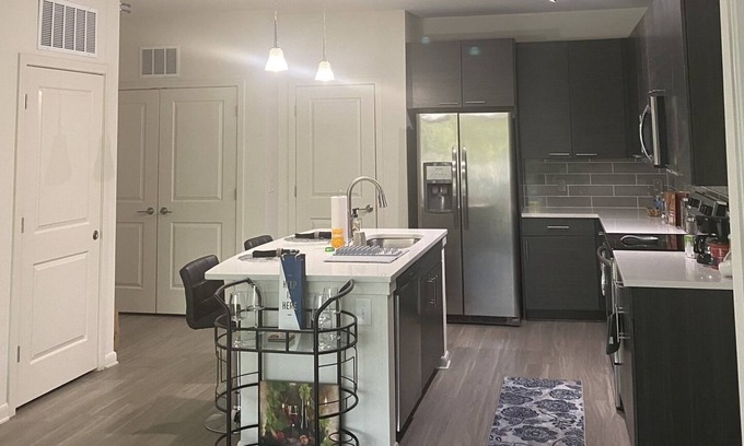 Crabtree Apartment | Lakeside luxury suit w/ king bed