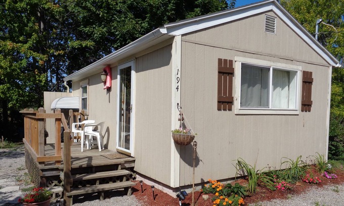 Lakeside Cottage | Lakeside, Marblehead