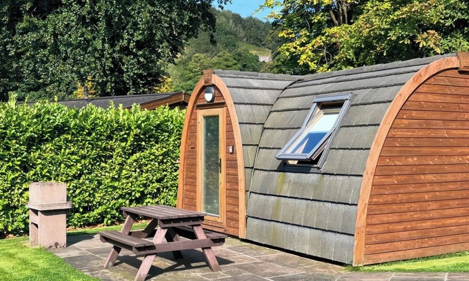 Saddleworth Cottage | LAKESIDE PODS - PET FREE, family friendly in Greenfield