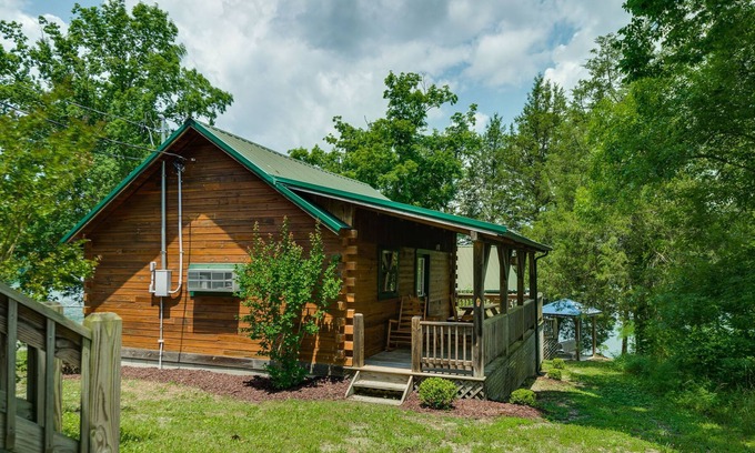 Allons Cabin | Lakeview Cabin at Marina on Dale Hollow Lake near Standing Stone State Park